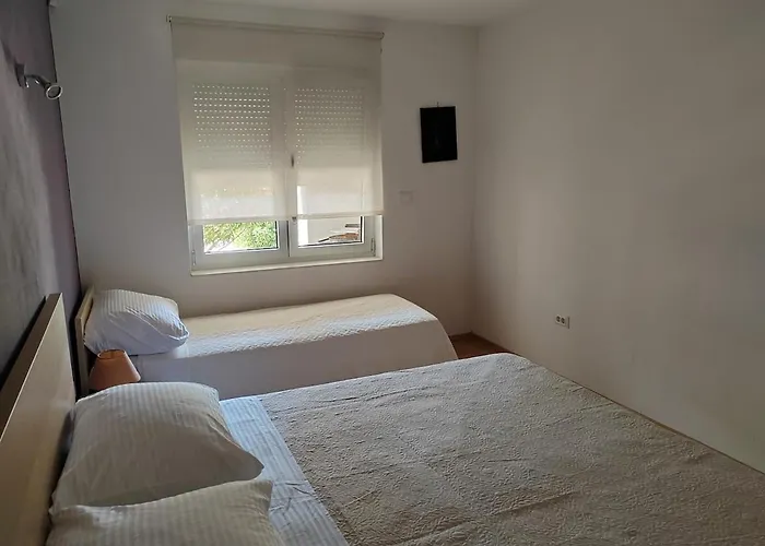 Apartament Near The