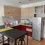 דירה Near The פולה